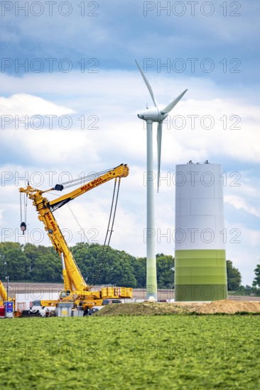 Wind turbine repowering, in the Issum-Oermten wind farm, 9 wind turbines in operation for over 20 years (Enercon model series E-58) in the background are being replaced by 4 new turbines (type Enercon E-160), which will then generate 4 times more electricity than the old 9 wind turbines, North Rhine-Westphalia, Germany, Europe