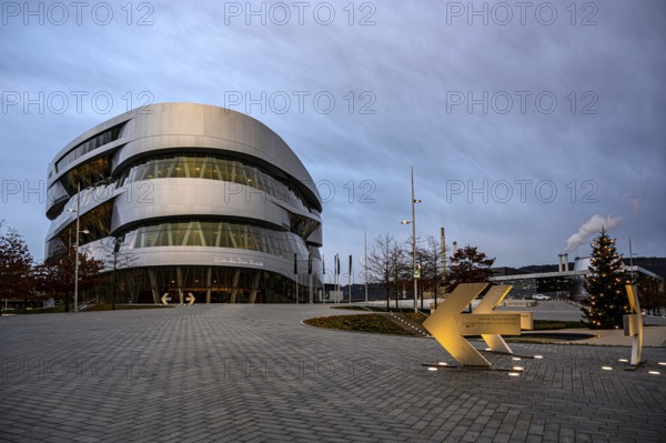 Mercedes-Benz Museum, Stuttgart, Baden-Württemberg, Germany, Europe, Futuristic building with illuminated signposts in the evening, Europe