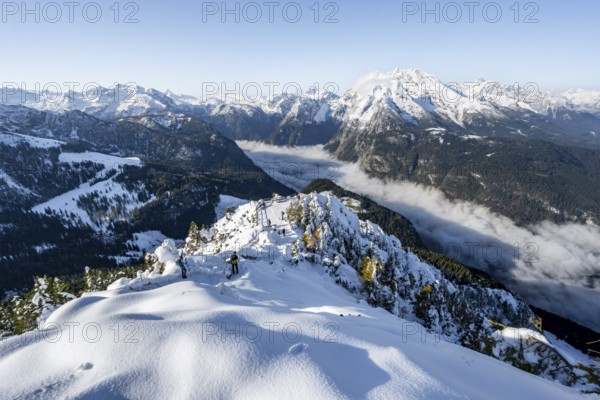 Snow-covered summit of the Jenner with viewing platform in autumn, view of the sea of clouds and Watzmann, Berchtesgaden National Park, Berchtesgaden Alps, Schönau am Königssee, Berchtesgadener Land, Bavaria, Germany, Europe