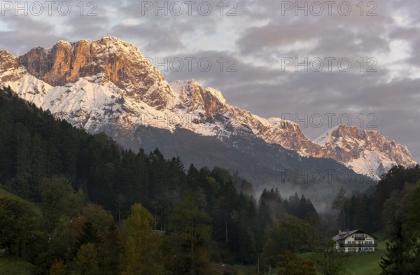 Mountain peak Berchtesgadener Hochthron at sunrise, mountain landscape with snow in autumn, Untersberg, Berchtesgaden Alps, Berchtesgaden, Berchtesgadener Land, Upper Bavaria, Bavaria, Germany, Europe