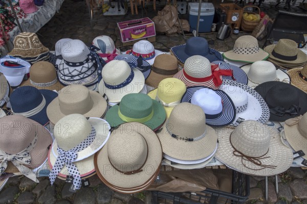 Market stall with straw hats for ladies, at the weekly market market, market square, Wismar, Mecklenburg-Vorpommern, Germany, Europe