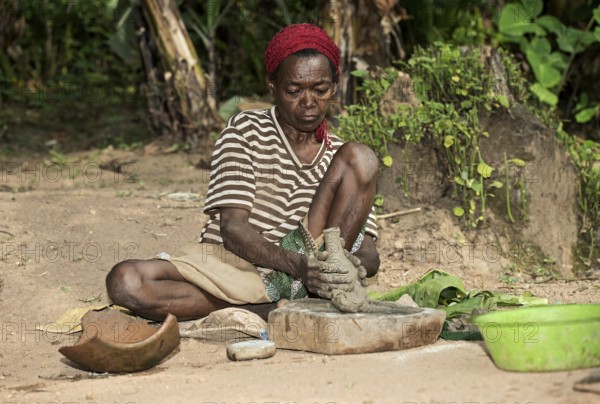 Woman from the Ari ethnic group making pottery on a pottery slab, Southern Omo Valley, Ethiopia, Africa