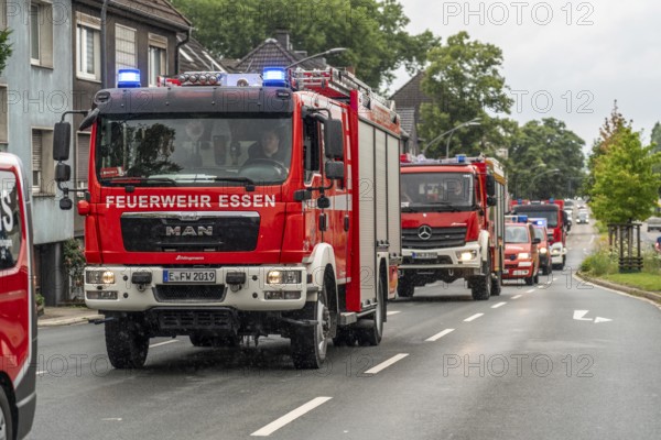 Fire engines from Essen, Mülheim and Oberhausen, with 140 firefighters, on the way to an emergency exercise, column journey with 30 emergency vehicles, with flashing blue lights and sirens, Essen, North Rhine-Westphalia