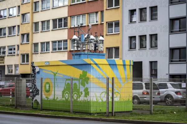 Air quality monitoring station, on the B7, Friedrich-Engels-Alle in Wuppertal, operated by the University of Wuppertal and Wuppertaler Stadtwerke WSW, permanent measurement of nitrogen oxide, ozone, carbon monoxide, carbon dioxide, particulate matter in the air, Wuppertal, North Rhine-Westphalia, Germany, Europe