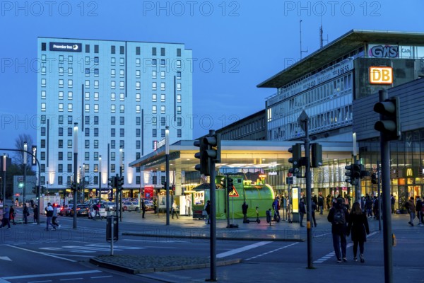 Essen city centre, main railway station, high-rise hotel, Premier Inn hotel chain, North Rhine-Westphalia, Germany, Europe