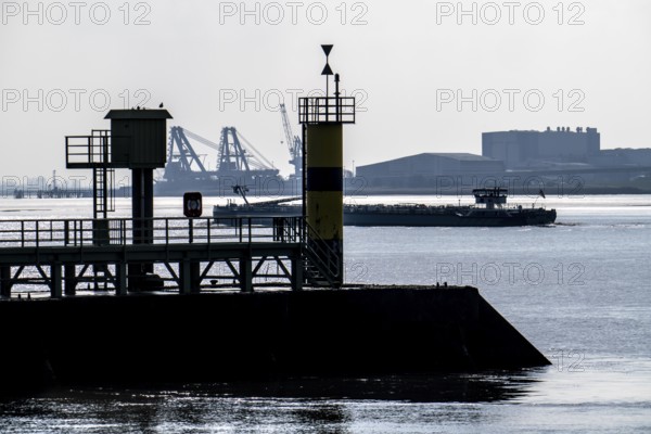 Weser estuary near Bremerhaven, view over the pier of the Freilaufkanal, across the Weser to the other bank near Nordenham, cranes of Steelwind Nordenham, which produce foundations for offshore turbines, Bremen, Germany, Europe