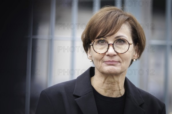 Bettina Stark-Watzinger, Federal Minister of Education and Research, gives a press statement in front of the Federal Chancellery after the handover of the 2024 Report of the Commission of Experts for Research and Innovation (EFI) . Berlin, 28 February 2024