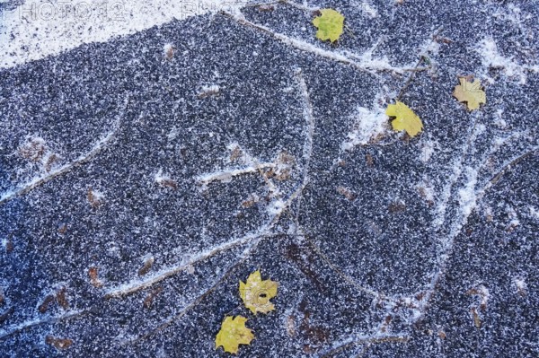 First snow, risk of slippery road traffic, road traffic, November, Germany, Europe