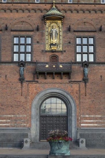 Entrance and brick façade with gilded sculpture of Bishop Absalon, Town Hall in the National Romantic style by Martin Nyrop, Town Hall Square, Rathausplatz or Rådhuspladsen, Copenhagen, Denmark, Europe