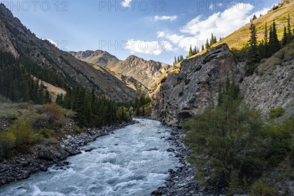 Mountain landscape with river in a narrow mountain valley in autumn, Little Naryn or Kichi-Naryn, Eki-Naryn Gorge, Naryn Province, Kyrgyzstan, Asia