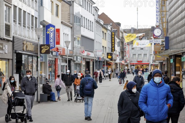 Düren, North Rhine-Westphalia, Germany - Düren city centre in times of the corona crisis during the second lockdown, most shops are closed, only a few passers-by are walking along Wirtelstrasse, the main shopping street. The district of Düren is one of the municipalities with the highest seven-day incidence in North Rhine-Westphalia. In addition, more than half of those infected there have contracted the British mutation of the coronavirus