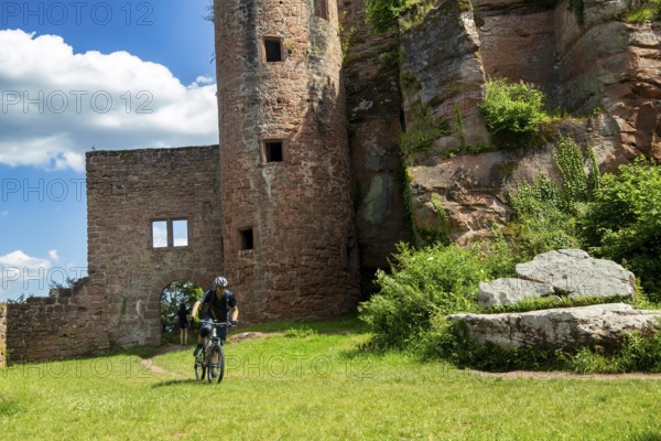 Mountain bikers at Neudahn Castle in the Palatinate Forest