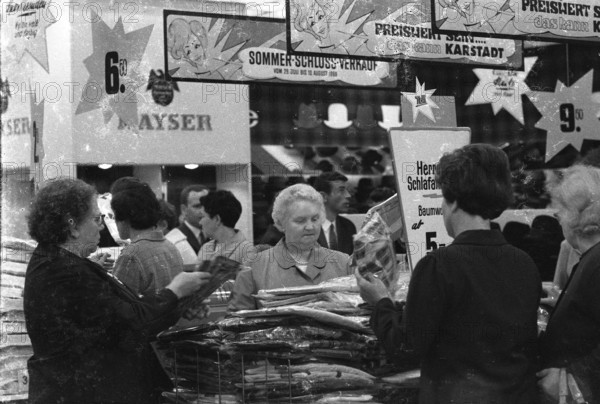 DEU, Germany, Dortmund: Personalities from politics, business and culture from the years 1965-71, Essen. Summer Sale (SSV) 1965, Europe