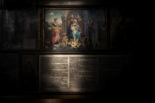 Interior view, light and shadow on a memorial painting for Provost Dr Lorenz Tucher by the Dürer pupil Hans Süß von Kulmbach, Tucher epitaph, St Sebald, St. Sebaldus Church, Nuremberg, Franconia, Bavaria, Germany, Europe