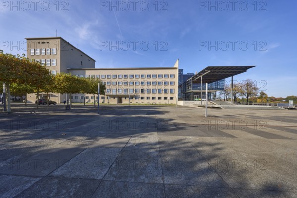 Parliament building, architect Peter Kulka, Saxon State Parliament, Bernhard-von-Lindenau-Platz, Dresden, state capital, independent city, Saxony, Germany, Europe