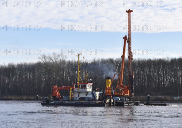 Pile driver, ship pile driver SR 2624, special ship in the Kiel Canal, NOK, Kiel Canal, Schleswig-Holstein, Germany, Europe