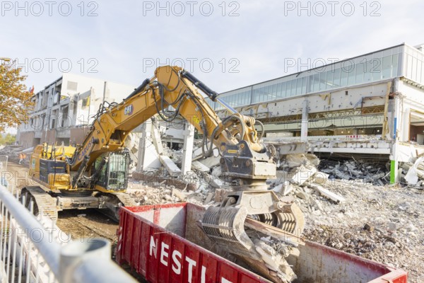 Demolition of the old shopping centre in Dresden-Nickern by the investor Krieger. The new building is already partially open, now the rest of the old shopping centre is being demolished and rebuilt, Dresden, Saxony, Germany, Europe