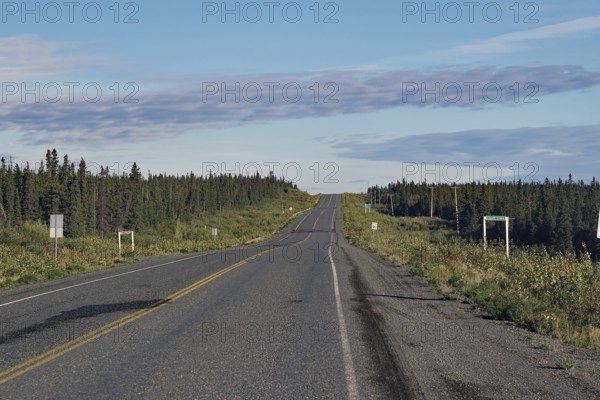 Endless road without traffic, forest, wilderness, Alaska Highway, Yukon Territory, Canada, North America