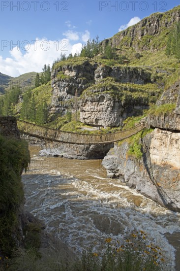 Inca rope bridge or suspension bridge Q'swachaka over the Río Apurímac, Canas province, Peru, South America