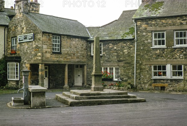 Gemischtwarenladen Brownhill and Edwards, Dorf Cartmel, Cumbria, England, UK September 1973