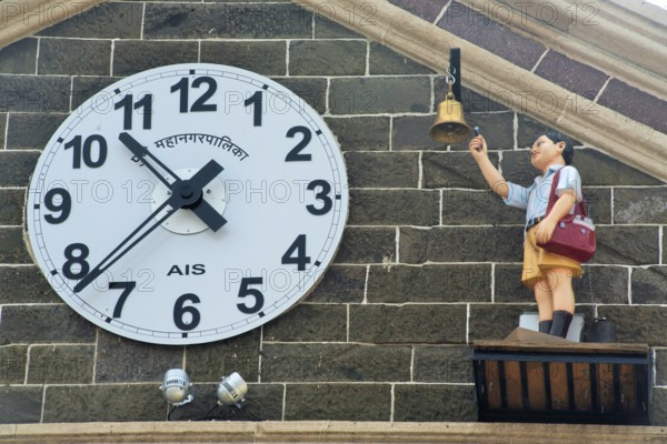 Wall clock of Mahatma Fule Market Mandai, Pune, Maharashtra, India, Asia