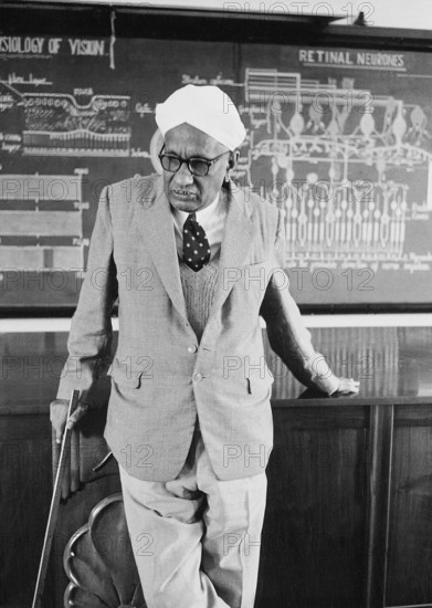 Nobel Laureate Sir CV Raman in the lecture hall of Raman Research Institute at Bangalore, India, 1962 NO MODEL RELEASED, Asia