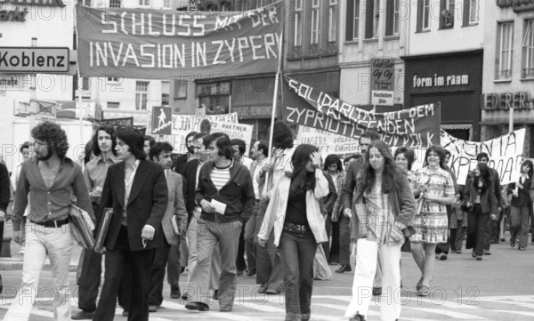 Students, called by the Association of German Student Bodies (VDS), Cypriots and friends of Cyprus demonstrated in Bonn on 19.7.1974 against the Turkish invasion, Germany, Europe