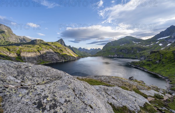 Mountain landscape with lake Tennesvatnet, at sunrise, Moskenesøya, Lofoten, Nordland, Norway, Europe