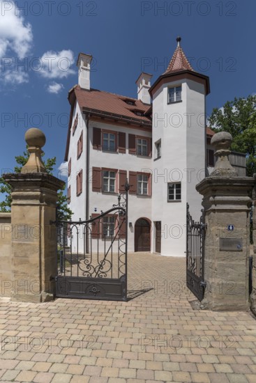 The White Castle built in 1471, today used as a museum, Heroldsberg, Middle Franconia, Bavaria, Germany, Europe