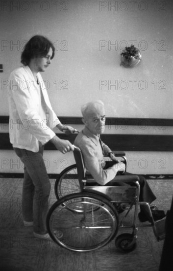 Resident and operation of an old people's home of the AWO (Arbeiterwohlfahrt) on 07.03.1980 in Hagen, Germany, Europe