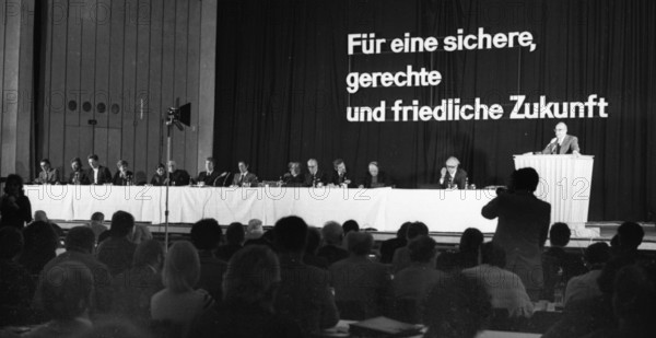 Peace and disarmament are the topics of a conference of the peace movement on 08.12.1974 in Bad Godesberg, Germany, Europe