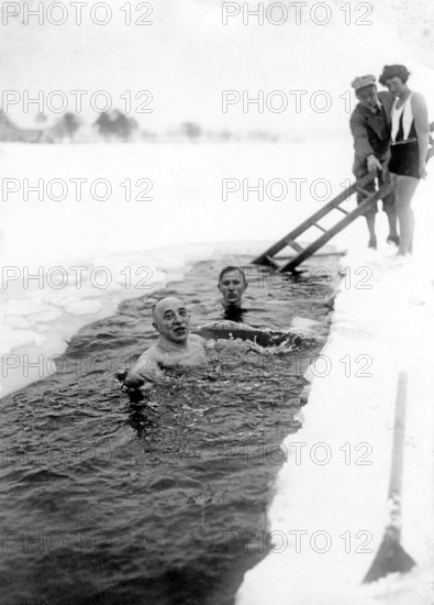 Bathing in winter, winter bathing, ice bathing, lake, about 1920s, Lake Ammer, Bavaria, Germany, Europe