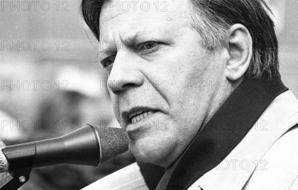 The DGB central event on 1 May 1975 with the Federal Chancellor in Gelsenkirchen.... Helmut Schmidt