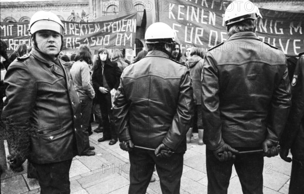 Demonstrations from 1-5 April 1975 in the centre of Hanover, which became traditional under the heading Red Dot, opposed fare increases for trains and buses, Germany, Europe