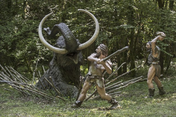 Diorama showing Neanderthal hunters killing trapped prehistoric mammoth at Prehisto Parc, theme park about prehistoric life at Tursac, Périgord, Dordogne, France, Europe