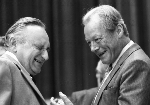 Election party conference of the SPD on 09.06.1980 in Essen. Egon Bahr, Willy Brandt f.l, Germany, Europe