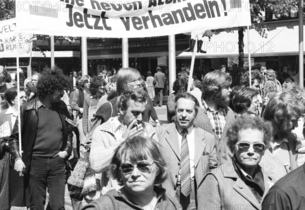 The 35th anniversary congress to end fascist rule was accompanied by a demonstration and rally in Mannheim, Germany on 10 May 1980