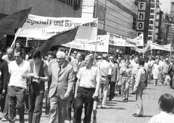 With black flags, mourning and anger, workers of Delog, a factory for flat glass, demonstrated in Gelsenkirchen on 13 July 1971 for the preservation of their jobs