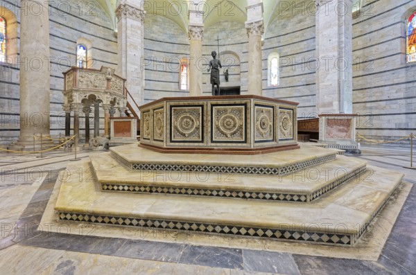 Baptismal fountain, sculptor Guido Bigarelli, 1246, marble pulpit, sculptor Nicola Pisano, 1259-60, Baptistery, Battistero di Pisa, Miracles Square, Piazza dei Miracoli also Campo dei Miracoli, Piazza del Duomo, Pisa, Tuscany, Italy, UNESCO World Heritage Site, Europe