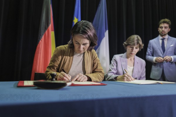 Annalena Bärbock (Bündnis 90 Die Grünen), Federal Minister for Foreign Affairs, and Catherine Colonna, Minister for Foreign Affairs of France, taken at the joint signing of the Franco-German agreement on cross-border vocational training in Lauterbourg, 21.07.2023., Lauterbourg, Germany, Europe