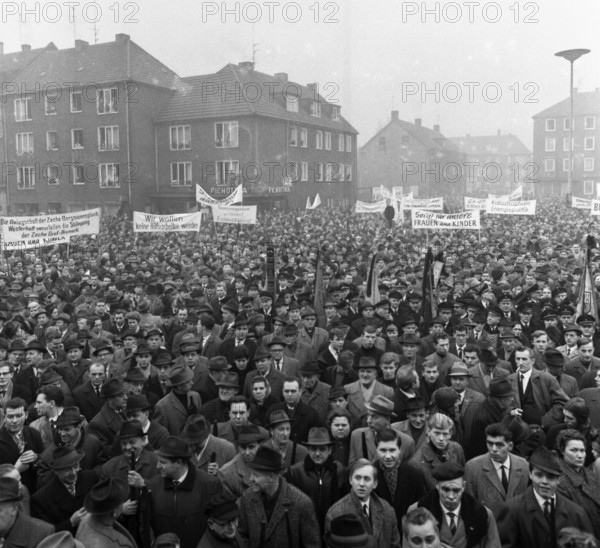 With black flags, miners of the Bismarck colliery and their relatives demonstrated against the closure of their colliery on 19 February 1966, Germany, Europe