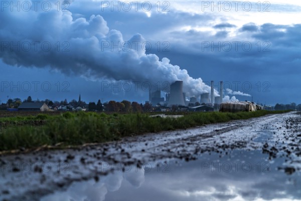 Field path, lignite-fired power station, RWE Power AG Niederaußem power station, near Bergheim, North Rhine-Westphalia, North Rhine-Westphalia, Germany, Europe