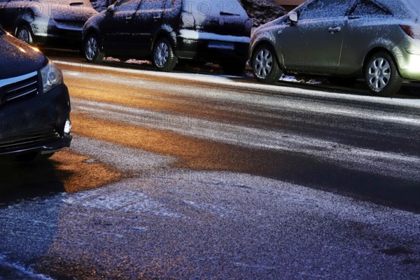 First snow, risk of slippery road traffic, road traffic, November, Germany, Europe