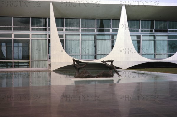 Building of the presidential palace, Palacio da Alvorada, built in 1958 by architect Oscar Niemeyer, Brasilia, Federal District, Brazil, 1962, South America