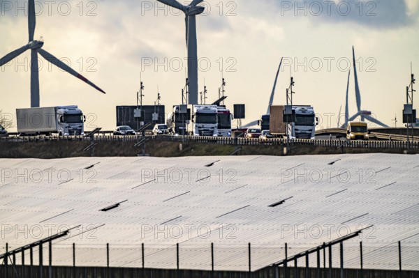 20 MWp ground-mounted photovoltaic system, from RWE, with over 36600 solar modules, in a 200 metre long strip of land, over 1 km long, along the A44 motorway near Bedburg, at the Jackerath junction, recultivated open-cast mining site, wind farm north of Titz, North Rhine-Westphalia, Germany, Europe