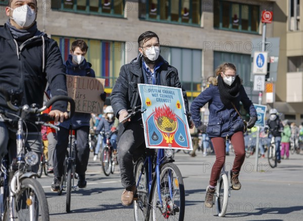 Essen, North Rhine-Westphalia, Germany - Fridays for Future, climate activists demonstrate in times of the corona pandemic corona-compliant with mask and distance under the motto #NoMoreEmptyPromises in the form of a bicycle demo, System change not climate change