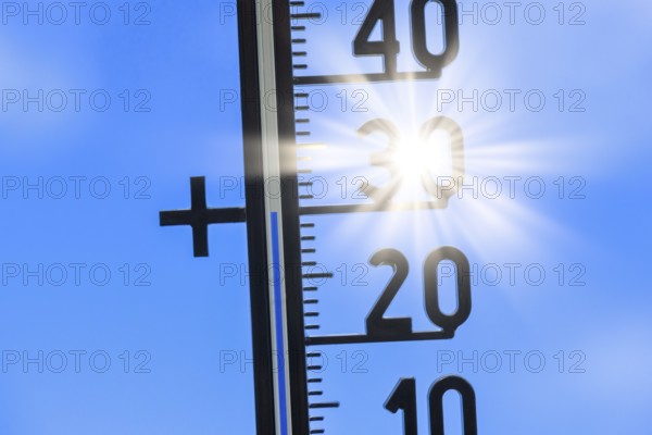 Symbolic image, heatwave, global warming, thermometer, sun, heatwave, 30 degrees Celsius, Baden-Württemberg, Germany, Europe