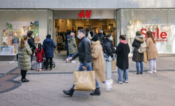 Essen, North Rhine-Westphalia, Germany - Retail in times of the corona pandemic during the second lockdown, shops in North Rhine-Westphalia are partially open under certain conditions, Click & Meet at H&M, register online or directly on site and arrange a shopping appointment