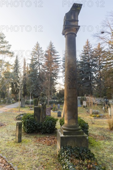 The Trinitatisfriedhof cemetery in Dresden's Johannstadt district is one of the city's burial grounds originally laid out as an epidemic cemetery alongside the Eliasfriedhof cemetery. Due to its artistic design, it is one of the most important cemeteries in Dresden in terms of urban history and cultural history and is the fifth largest cemetery in the city. Grave of Ernst Herrmann, senior architect and professor at the Academy of Fine Arts, Dresden, Saxony, Germany, Europe