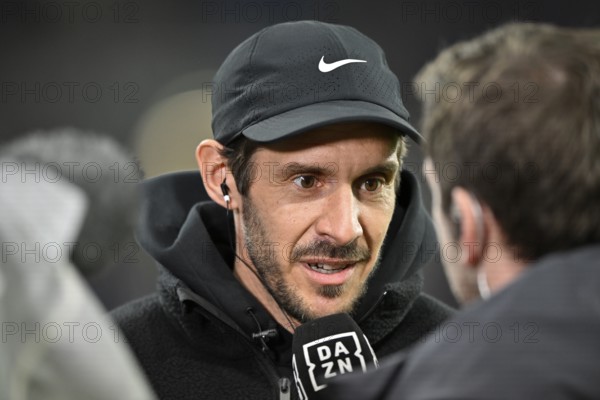 Coach Julian Schuster SC Freiburg SCF Portrait in interview Microphone Microphone Logo DAZN, PreZero Arena, Sinsheim, Baden-Württemberg, Germany, Europe